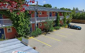 Max Motel